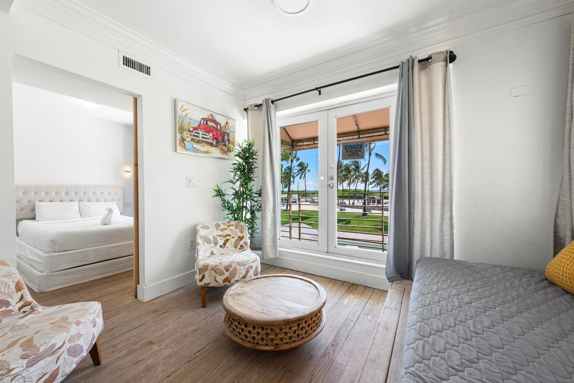 Ocean Drive Apartment Suites In Miami Beach Exterior photo